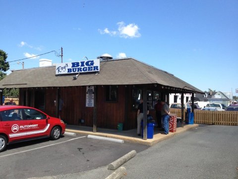 Enjoy One Of The Tastiest Burgers In Virginia For Under $4 When You Visit This Roadside Eatery