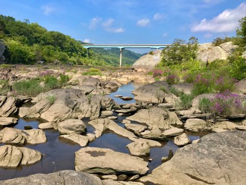 This 9-Mile Hike Along The Mason Dixon Trail In Pennsylvania Is Full Of Natural Pools