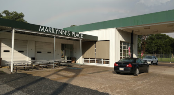 Marilynn’s Place In Louisiana Was Once A Gas Station, But Now It Is A Delicious Restaurant