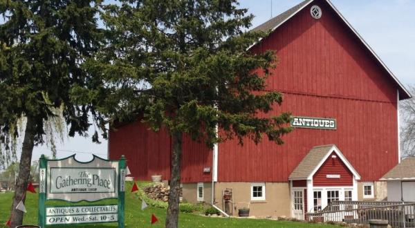 Everyone In Wisconsin Should Visit This Amazing Antique Barn At Least Once