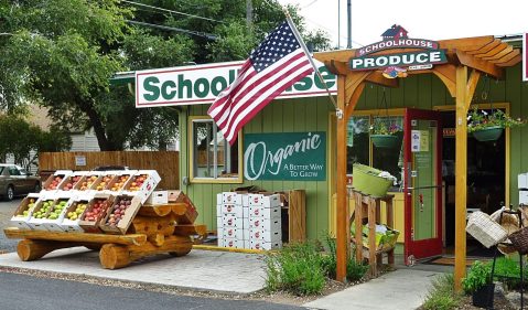This Charming Roadside Farmers Market In Oregon Is Too Good To Pass Up