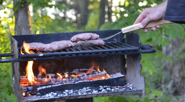 9 Scrumptious Foods You’ll Find At Every Backyard Barbecue In Delaware