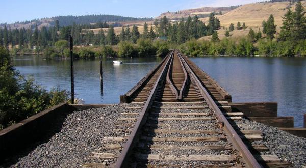This Abandoned Railway Hike In Washington Is A Historic Treasure
