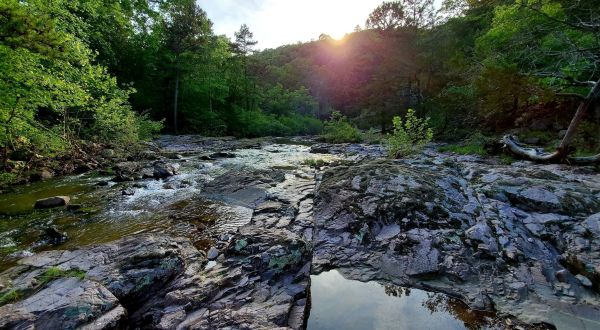This 6-Mile Hike In Missouri Is Full Of Beautiful Natural Pools