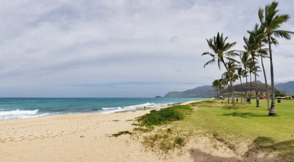 Hawaii’s Sprawling Ma’ili Beach Park Is An Off-The-Beaten-Path Gem