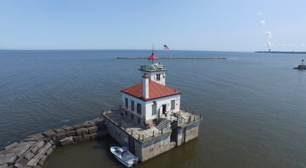 There’s Nothing More Charming Than This On-The-Water Lighthouse Tour In New York