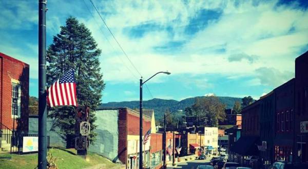 Whitesburg In Kentucky Was Named One Of The Most Stunning Mountain Towns In The Country