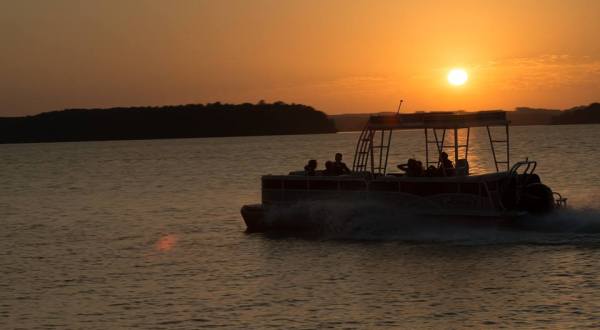 Take A Relaxing Sunset Cruise At This Gorgeous Arkansas Lake