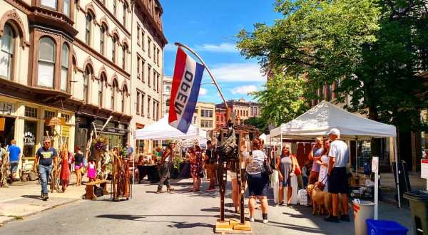 This Enormous Roadside Farmers Market In New York Is Too Good To Pass Up