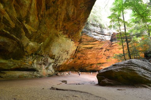 Hike To This Sandy Cave In Ohio For An Out-Of-This World Experience
