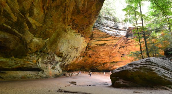 Hike To This Sandy Cave In Ohio For An Out-Of-This World Experience