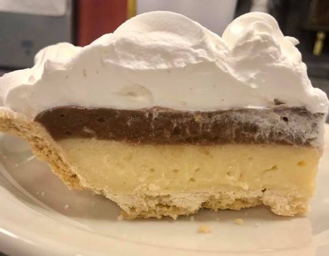 This Amazing Missouri Diner With Hot And Fresh Pie Never Closes