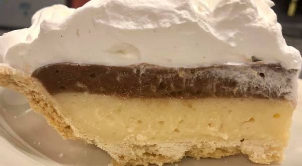 This Amazing Missouri Diner With Hot And Fresh Pie Never Closes