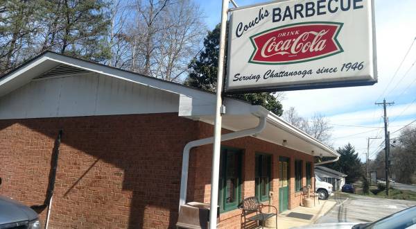 Couch’s BBQ Has Some Of The Best Small-Town Barbecue In Tennessee