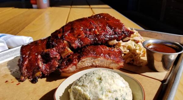 Dig Into A Delicious BBQ Meal At This 10,000-Square Foot Beer Garden In Missouri
