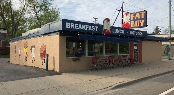 Don’t Drive Past This Quirky Michigan Diner Without Stopping For A Burger Or Two