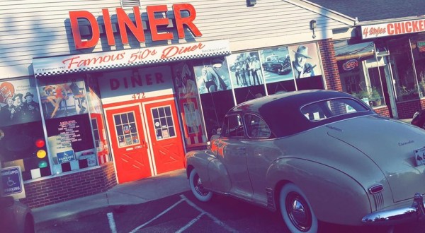 Relive The Glory Days At This 50s-Themed Restaurant In Connecticut