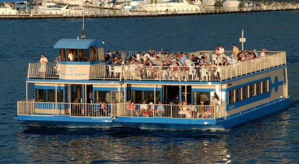 Start Your Day With Mimosas And Brunch On A Scenic Lake Coeur d’Alene Cruise In Idaho