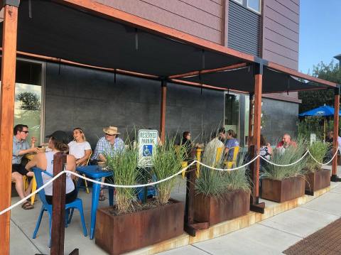 The Scale Is A Hawaiian-Themed Restaurant In Vermont That Will Transport You Straight To The Islands