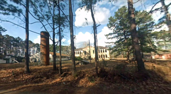 The Photos Of The Abandoned Kisatchie School In Louisiana Will Mesmerize You