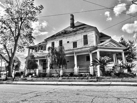 The Bell House In Valdosta, Georgia Has A Truly Sordid History