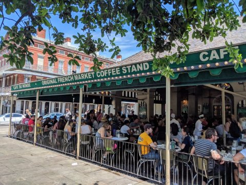 This Amazing New Orleans Cafe With Hot And Fresh Beignets Never Closes