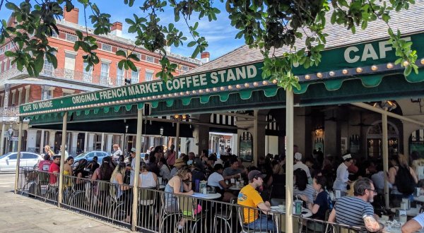 This Amazing New Orleans Cafe With Hot And Fresh Beignets Never Closes