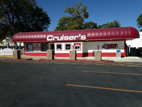 Cruiser's Drive-Thru In Illinois Has Enormous Portions And Affordable Prices