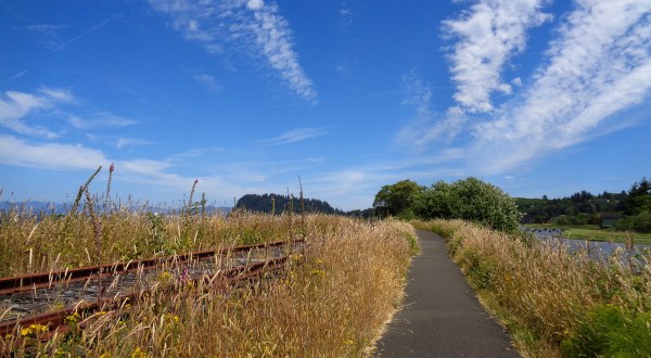 The Riverfront Walk In This Coastal Oregon Town Is 6.5 Miles Of Breezy Beauty
