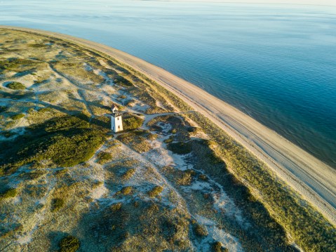 Take This Easy But Breathtaking Hike To A Picturesque Massachusetts Lighthouse