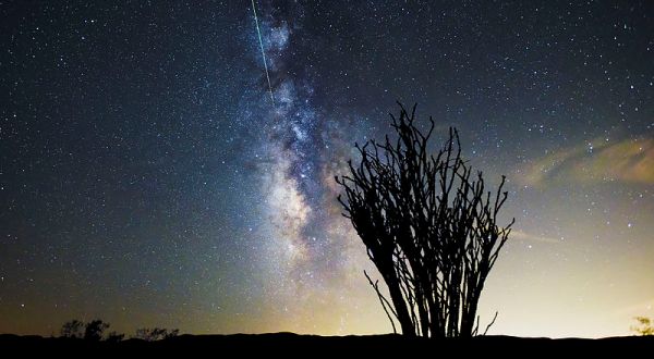 The New Mexico Sky Will Light Up With Shooting Stars And A Nearly Full Moon This Week