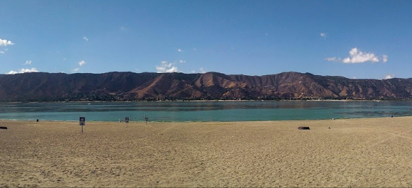 This One Beautiful Southern California Lake Has A Beach That Rivals The Coast