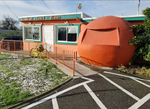 This Wacky Little Restaurant In Northern California May Look Strange But It's An Awesome Place To Dine