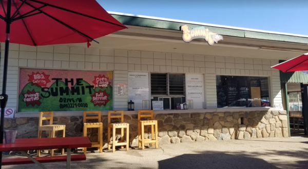 The Burgers And Shakes From This Middle-Of-Nowhere Southern California Drive-In Are Worth The Trip