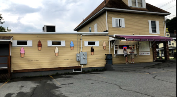 This Small Town Ice Cream Shop In New Hampshire Has The Creamiest Soft Serve