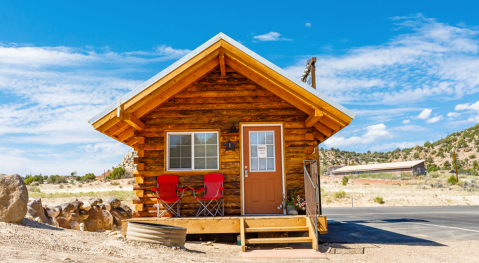 This Quaint Cabin Getaway Sits Right On The Edge Of Utah's Most Beautiful Wild Playground
