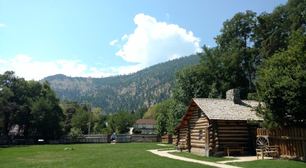 The Oldest Place In Nevada Is Hiding In This Little-Known Park And It’s Perfect For A Day Trip