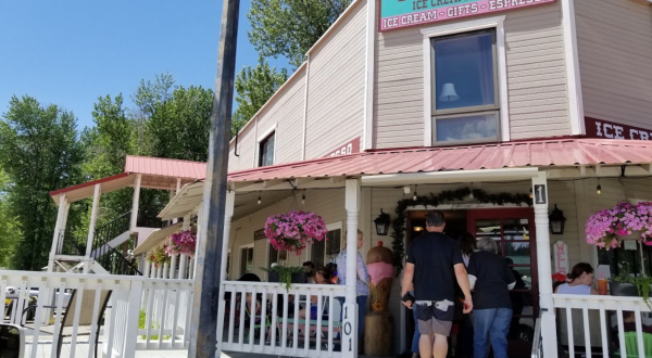 The Old-Fashioned Sarsaparilla Parlor In Idaho That’s Fit For A Cowboy Is A Must-Stop