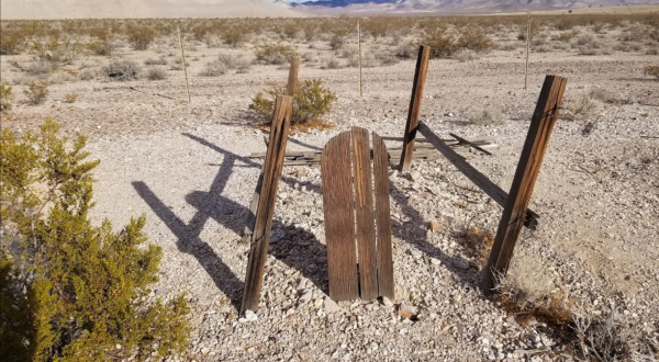 The Bullfrog-Rhyolite Cemetery Is One Of Nevada’s Spookiest Cemeteries