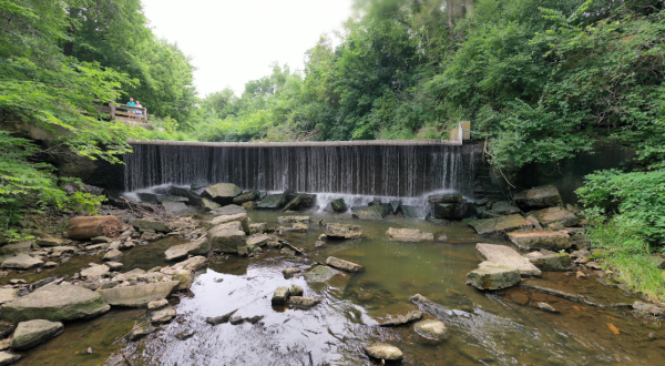 Union Grove Park Is Home To A Hidden Waterfall In Iowa That You’ll Want To Find