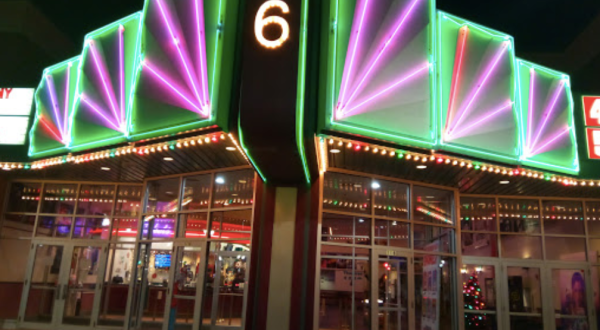 Hopkins Cinema Is A 3-Dollar Theater That Might Be The Cheapest Family Outing In Minnesota