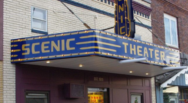 You Can Still See Movies At The Century-Old Scenic Theater In North Dakota