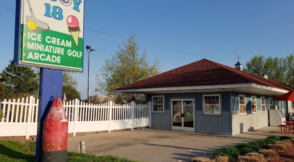 Play Mini Golf And Eat Delicious Ice Cream At Buoy 18 In Michigan