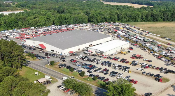 You Could Spend All Day At This Awesome Flea Market In North Carolina