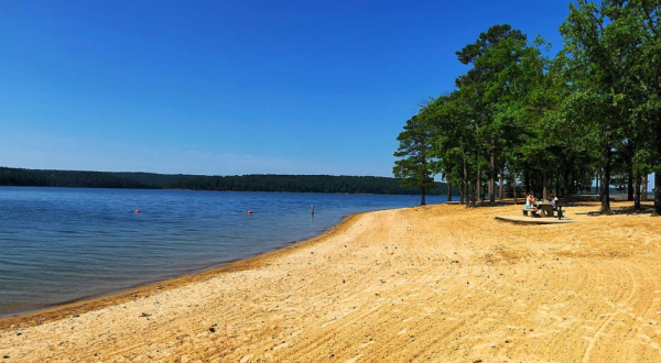 This One Beautiful Arkansas Lake Has A Beach That Rivals The Coast