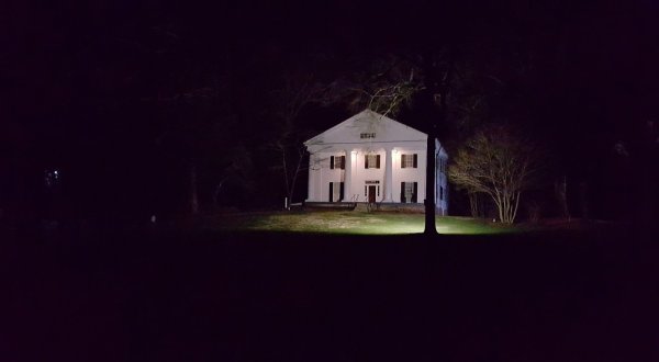 The Roswell Ghost Tour in Georgia Is Filled With History And Hauntings