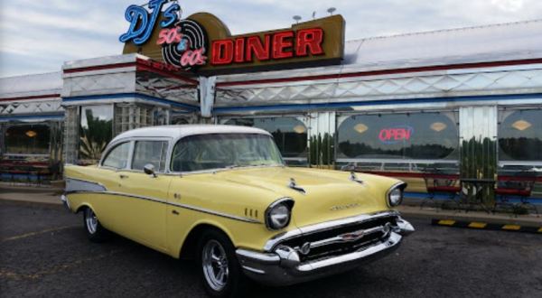 Revisit The Glory Days At DJ’s 50’s & 60’s Diner In West Virginia