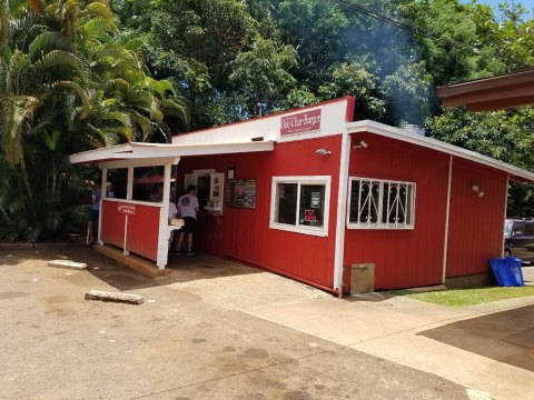 The Roadside Hamburger Hut In Hawaii That Shouldn’t Be Passed Up