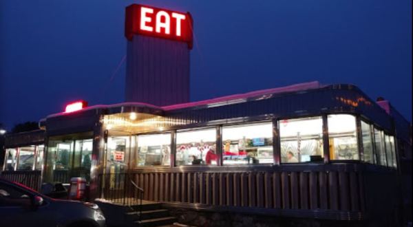 Connecticut’s Old Lunch Car Diner Is One Of The Most Unique Places To Eat