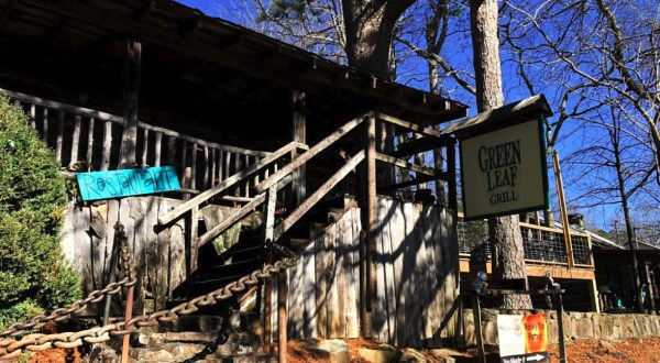 The Charming Mountaintop Restaurant In Alabama That’s Worthy Of A Pilgrimage